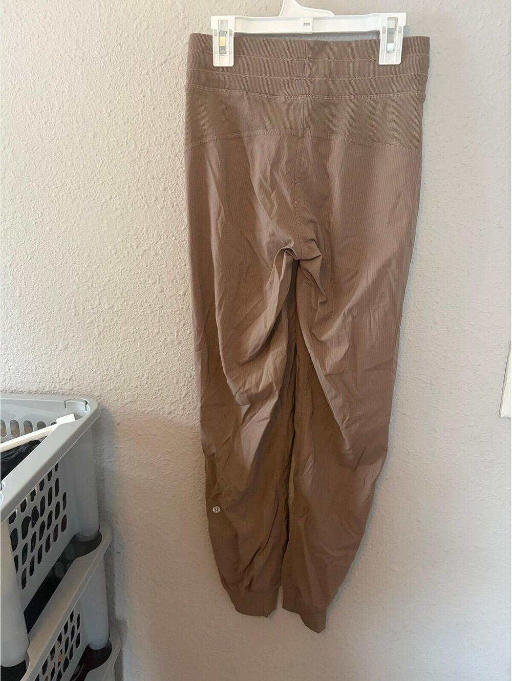 Lululemon Dance Studio Mid-Rise Jogger *Full Length 29in inseam size 2. Like new